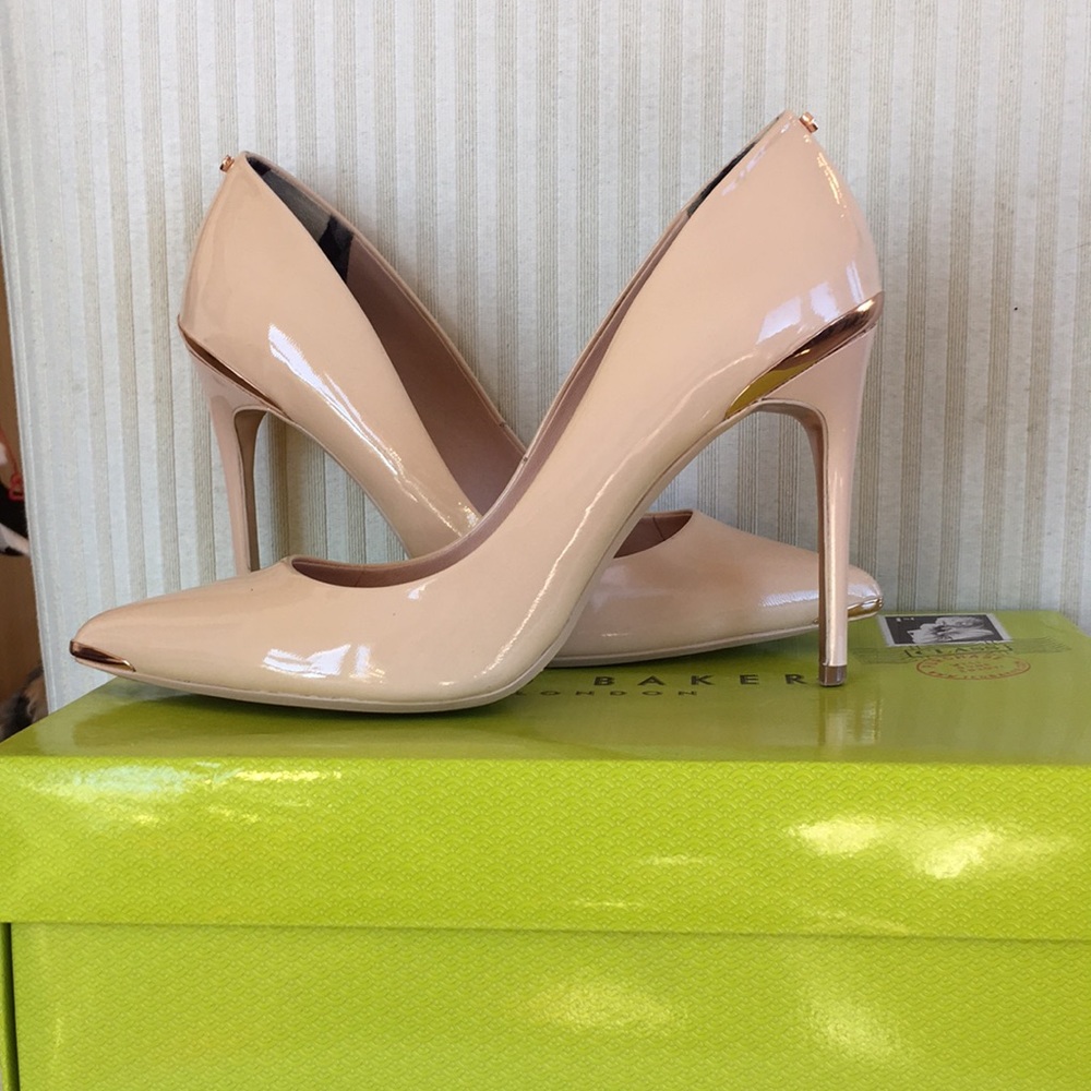 TED BAKER COSSAY NUDE Closed toed pump NWB US 7.5 38 in box